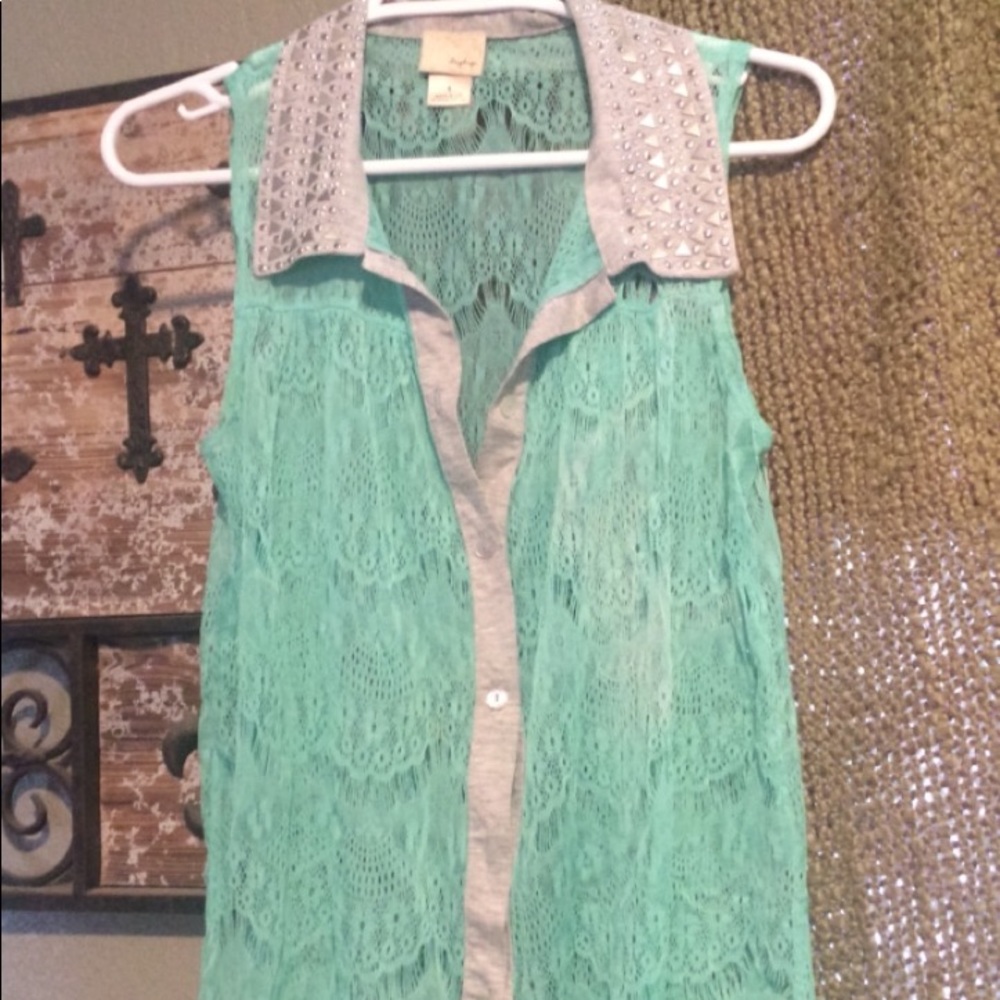 Gorgeous studded Daytrip top
